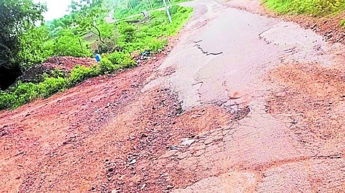 <div class="paragraphs"><p>ಶಿರಹಟ್ಟಿ ತಾಲ್ಲೂಕಿನ ತಂಗೋಡದಿಂದ ಕೊಗನೂರು, ಅಂಕಲಿ ನಾಗರಮಡುವು ಗ್ರಾಮಕ್ಕೆ ಸಂಪರ್ಕ ಕಲ್ಪಿಸುವ ರಸ್ತೆ ಹಾಳಾಗಿರುವುದು</p></div>